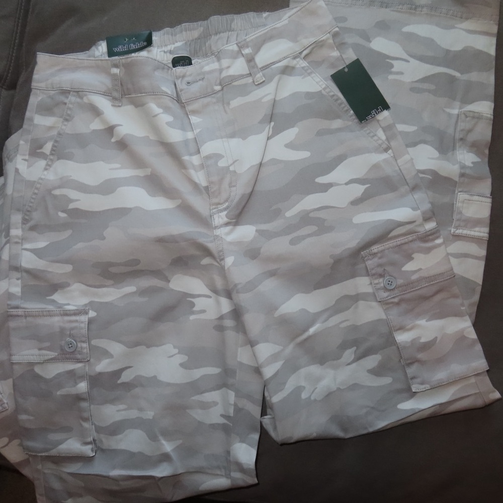 Wild Fable Light Camo Cargo Pants